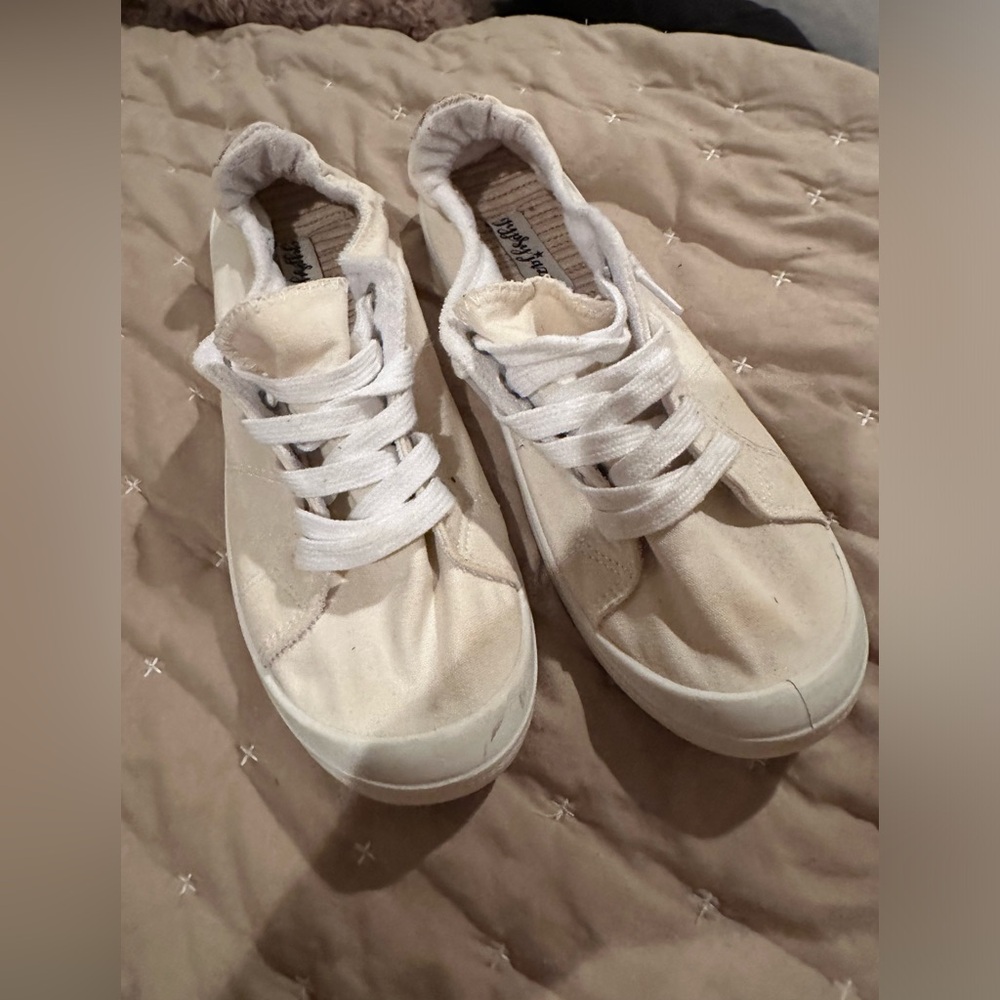 Gypsy Jazz slip on sneakers. Off white in GUC. Size 10.